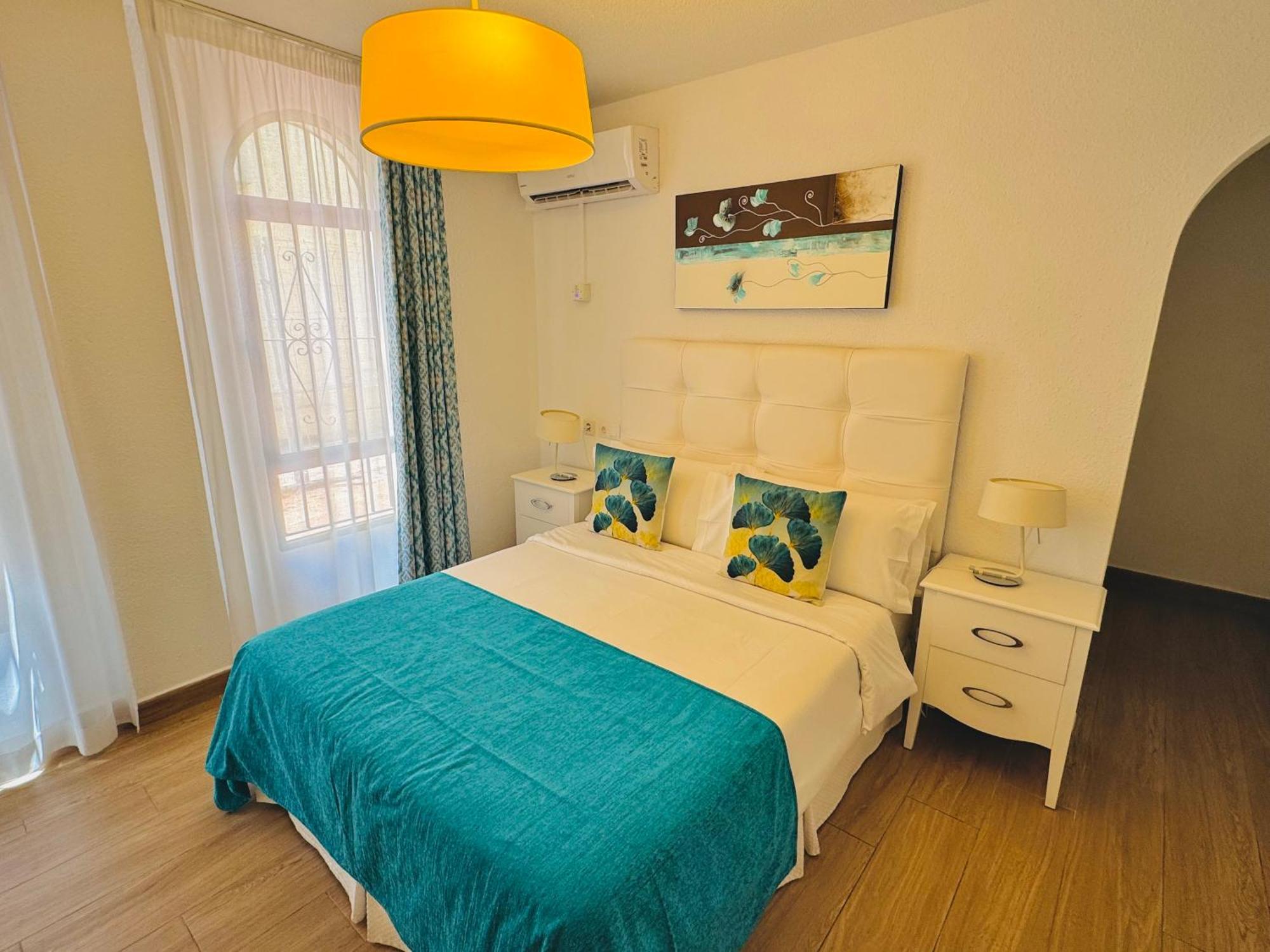 Pueblo Evita Premium Suites Бенальмадена Экстерьер фото