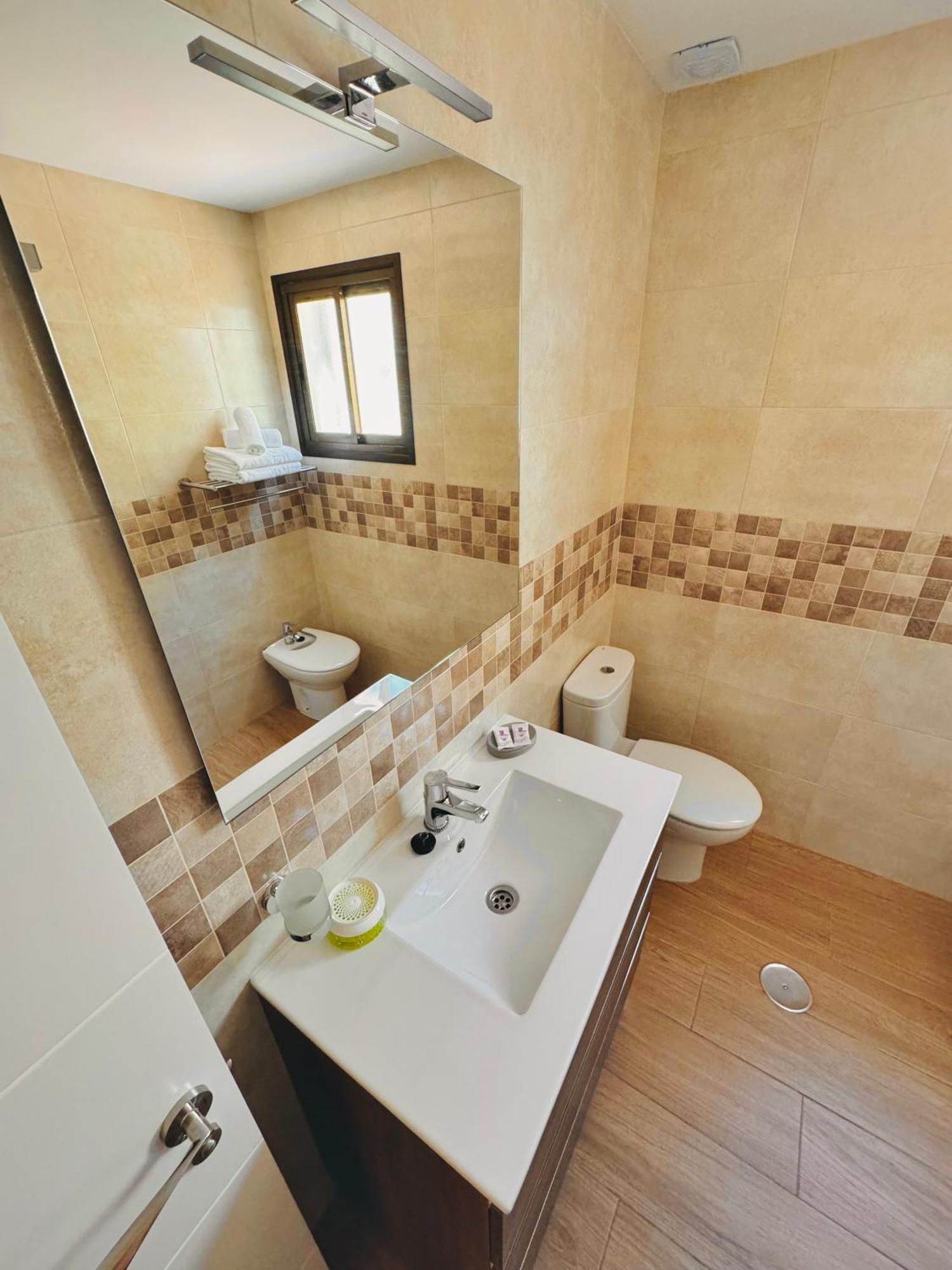 Pueblo Evita Premium Suites Бенальмадена Экстерьер фото