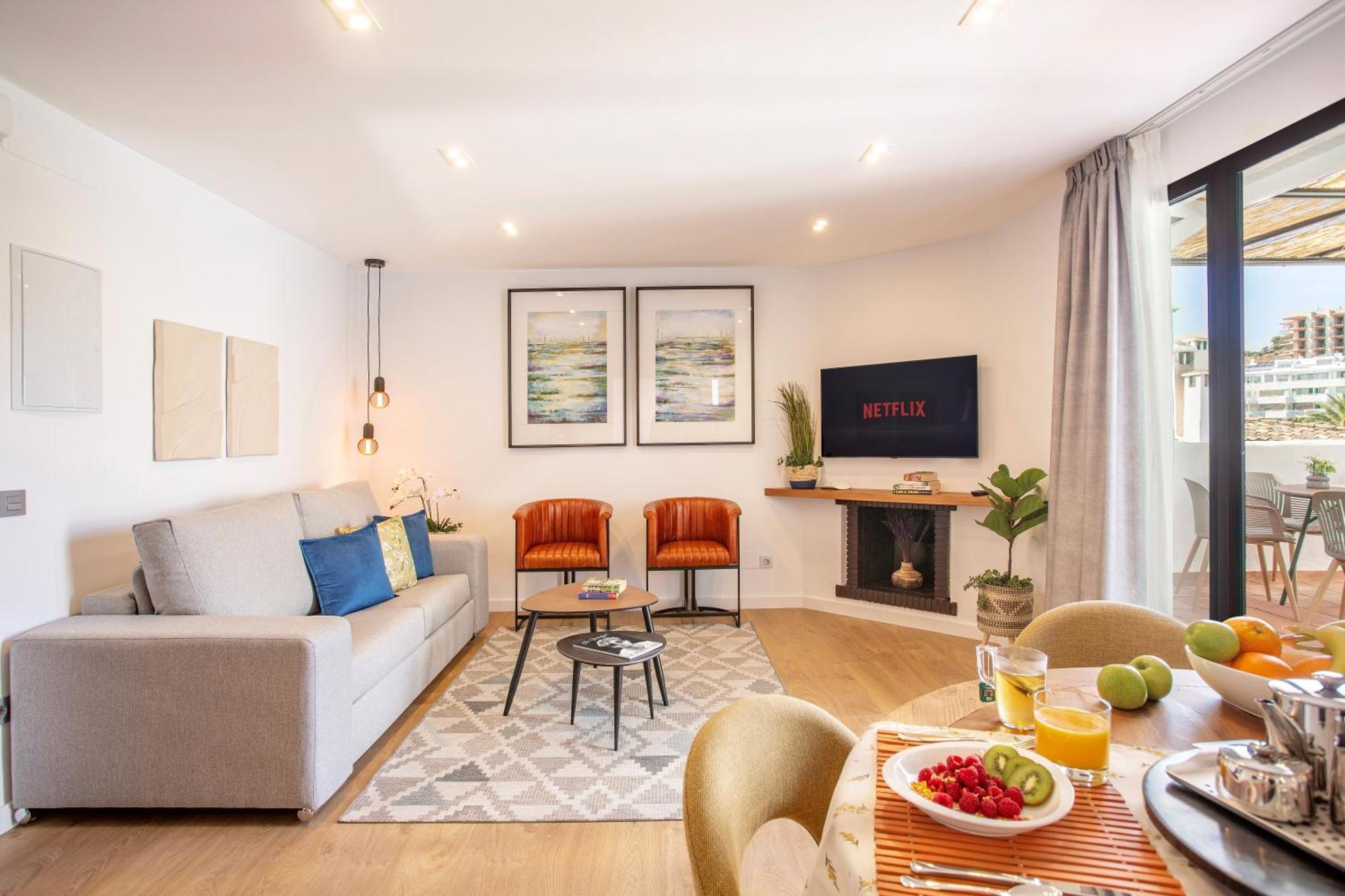 Pueblo Evita Premium Suites Бенальмадена Экстерьер фото